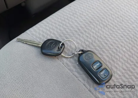 2006 Toyota Corolla Le z USA, uszkodzony, nr VIN 2T1BR32E66C705716